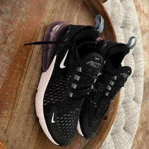 Black Nike air 270